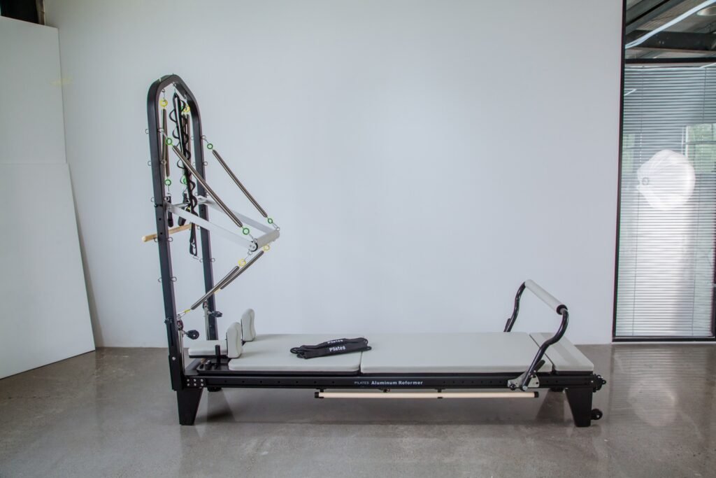 Black Aluminum Reformer with Tower in the manufacturer reference configuration