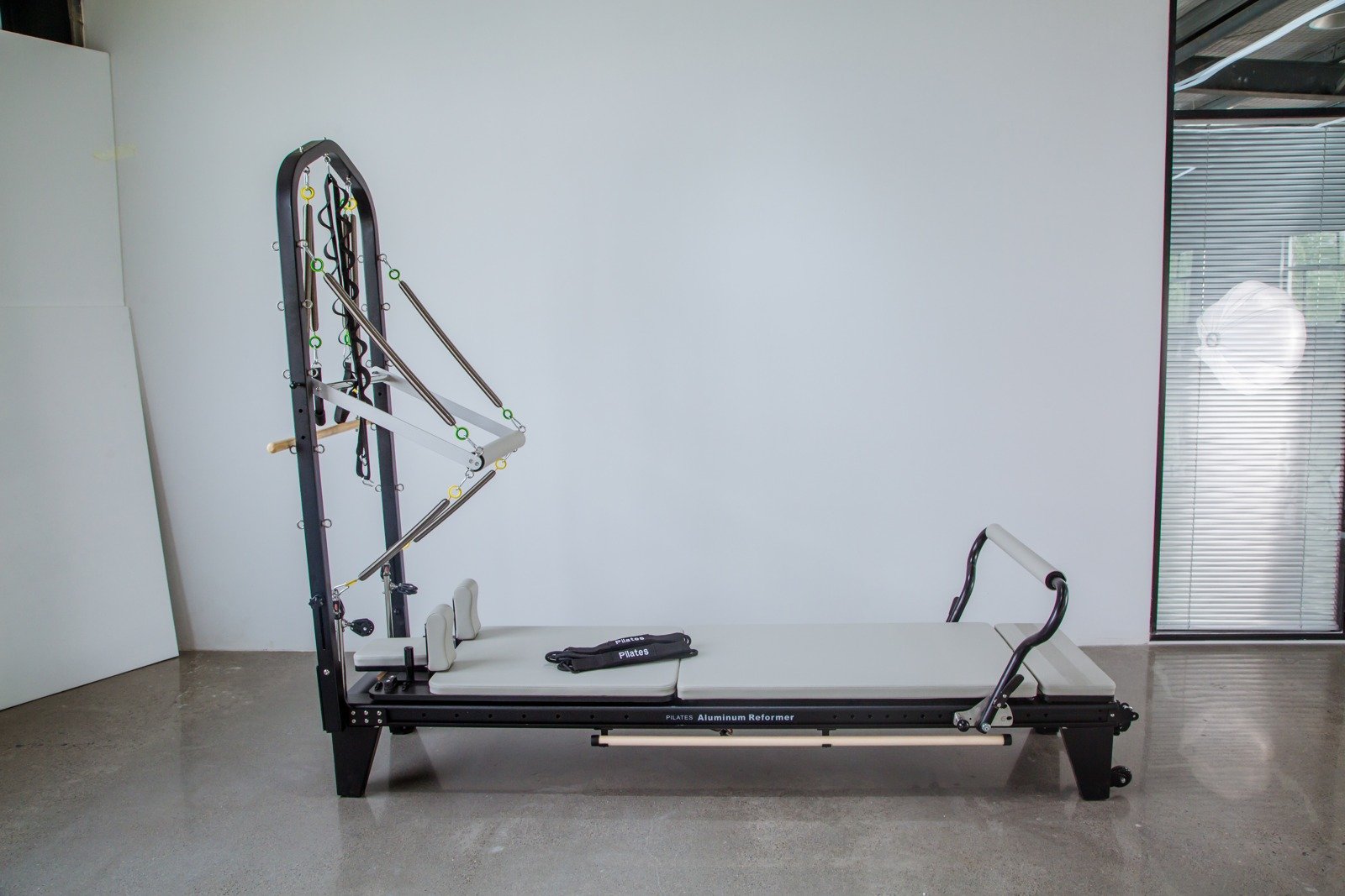 Black Aluminum Reformer with Tower in the manufacturer reference configuration